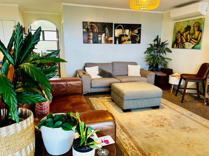 Relaxing Beach House. Ocean Views & Spa & Deck - Mangōnui