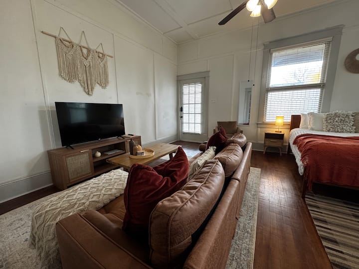 Cozy Bishop Arts Retreat. Large Patio. Walkable. - Dallas, TX