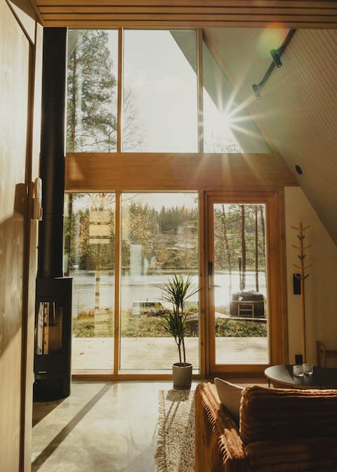 Triangeli - modern A-frame cottage by the lake