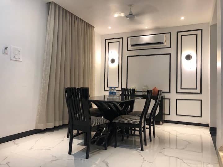 Dining area image 1