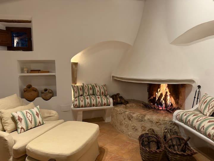Stunning 3-bedroom Villa W/ac & Pool In Fornalutx - Balearic Islands