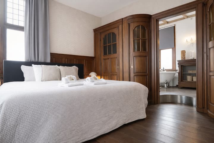 Romantic Suite With Bath - Canal View - Heiloo