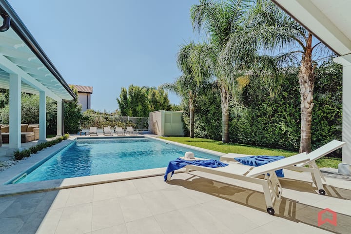 Esclusiva Villa Con Piscina Privata A Mondello - Palermo