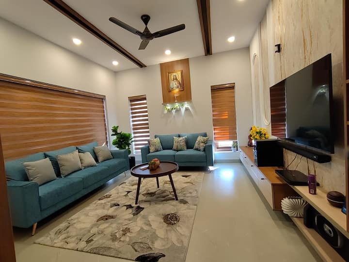 A 4 Bedroom 4 Bath House Near St Alphonsas Church - Pala