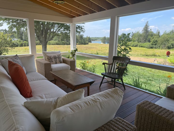 Red Peaks – Coastal Getaway for Families & Friends