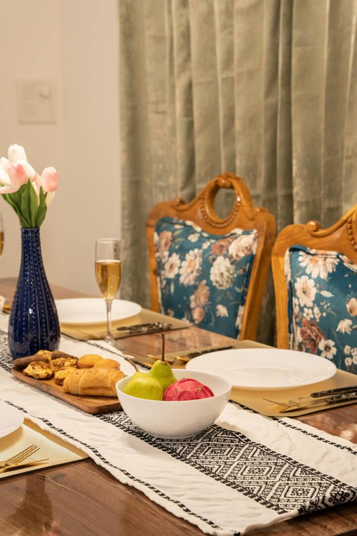 Dining area image 3