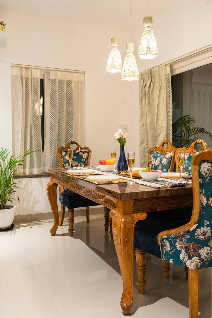 Dining area image 1