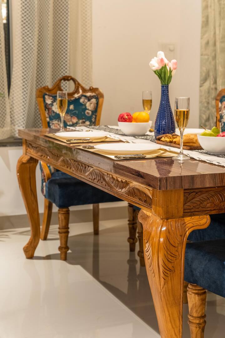 Dining area image 2