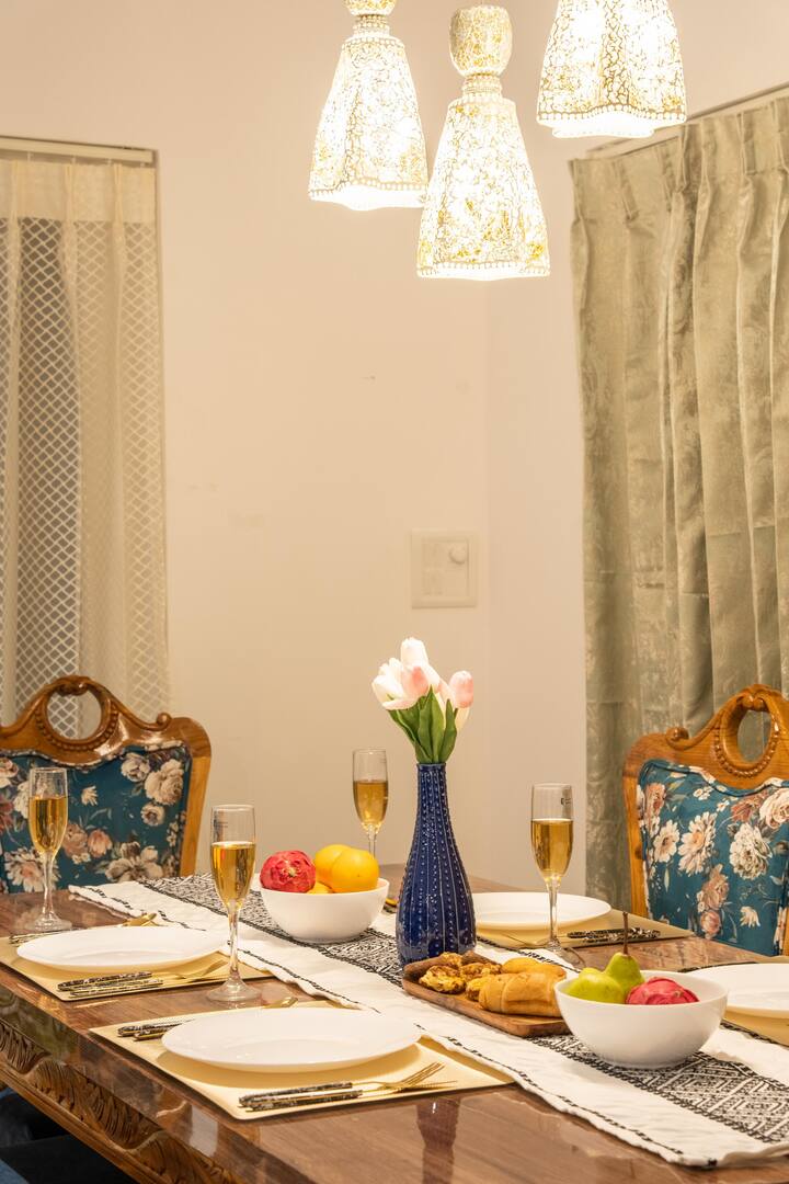 Dining area image 4