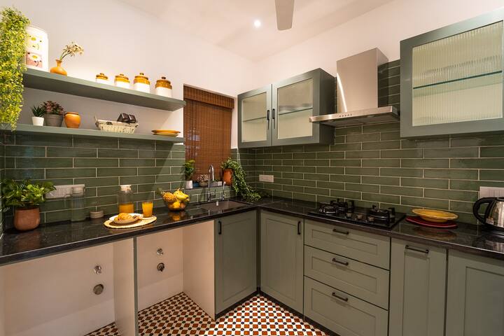 Full kitchen image 1