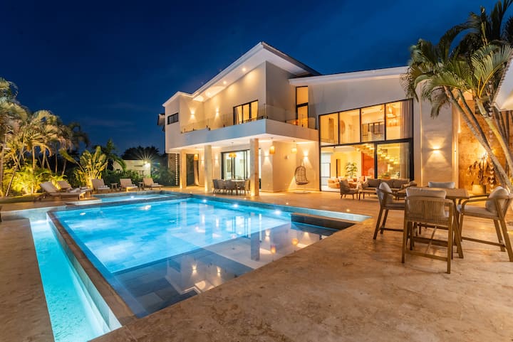 Villa Cheryl: Luxe Villa W/ Pool, Gym & Movie Room - Punta Cana