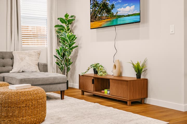Scandinavian 4br| King Suite · Ev Plug · Sleeps 10 - Gresham, OR