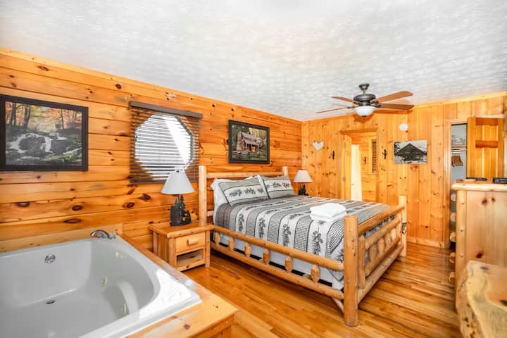 حوض استحمام ساخن في الجناح الرئيسي!  