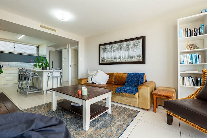 Stylish, Sea-view 3br Condo Steps From The Beach - Umhlanga