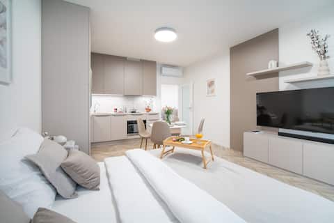 Apt|10'City | Free Parking | Terrace&Balcony | AC