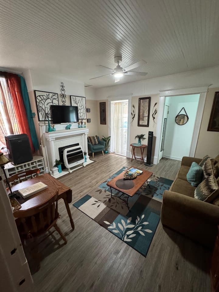 Downtown Small Pensacola Apartment - Pensacola, FL