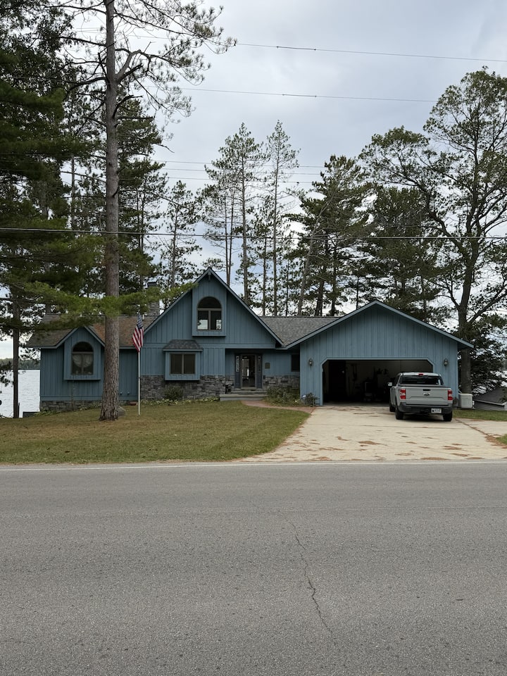 The Pinecrest Lodge On Van Etten Lake - Oscoda, MI