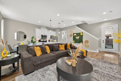 Top performing Airbnb: Cozy 3BR Home w/ Hot Tub & Private Parking in Eastex Jensen Area