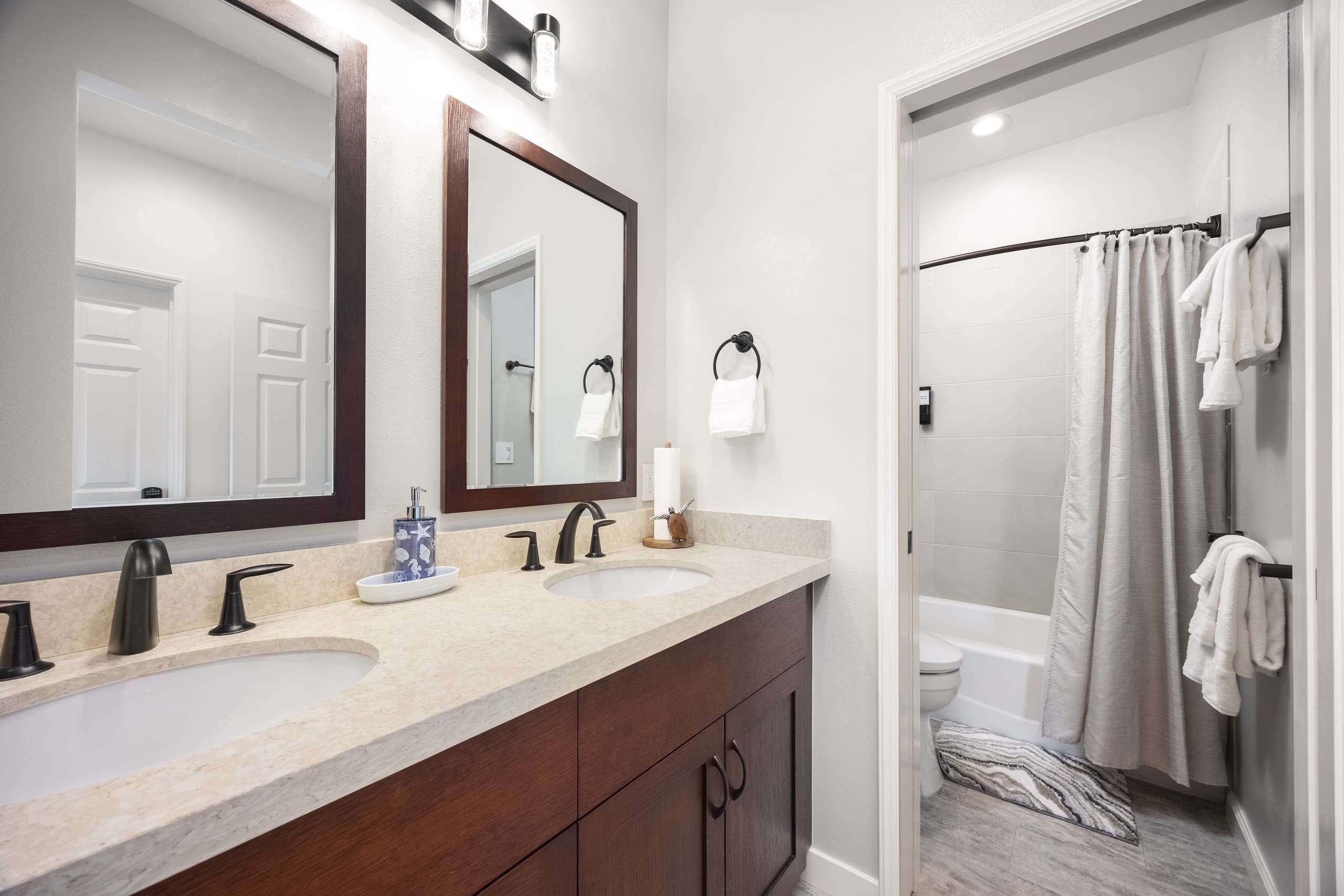Home in Waianae · ★5.0 · 4 bedrooms · 8 beds · 2.5 private baths - Image 53