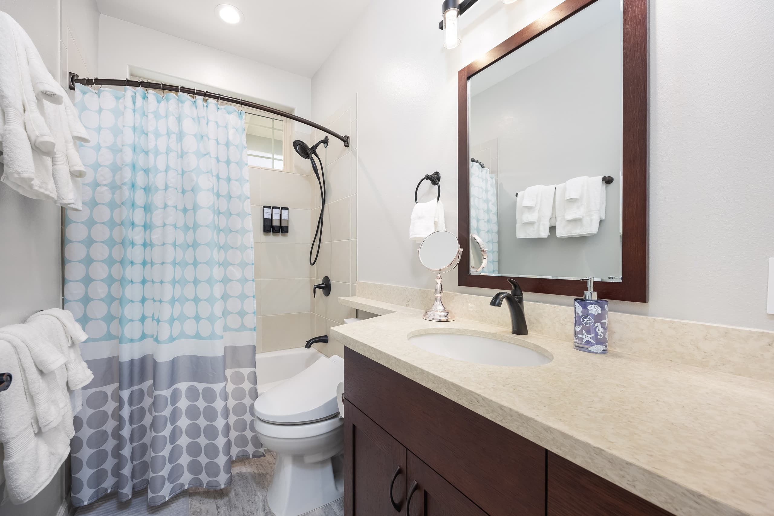 Home in Waianae · ★5.0 · 4 bedrooms · 8 beds · 2.5 private baths - Image 58