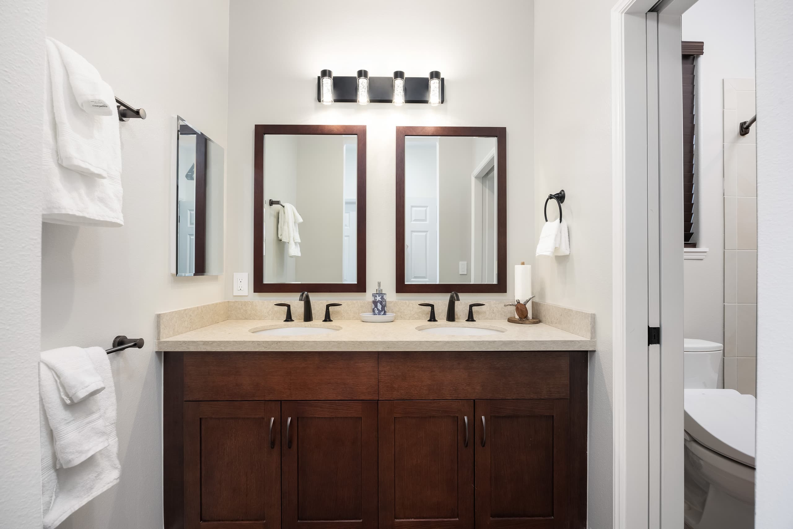 Home in Waianae · ★5.0 · 4 bedrooms · 8 beds · 2.5 private baths - Image 54