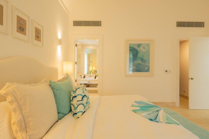 Stunning 5BR Private Villa with Cook&Service Staff