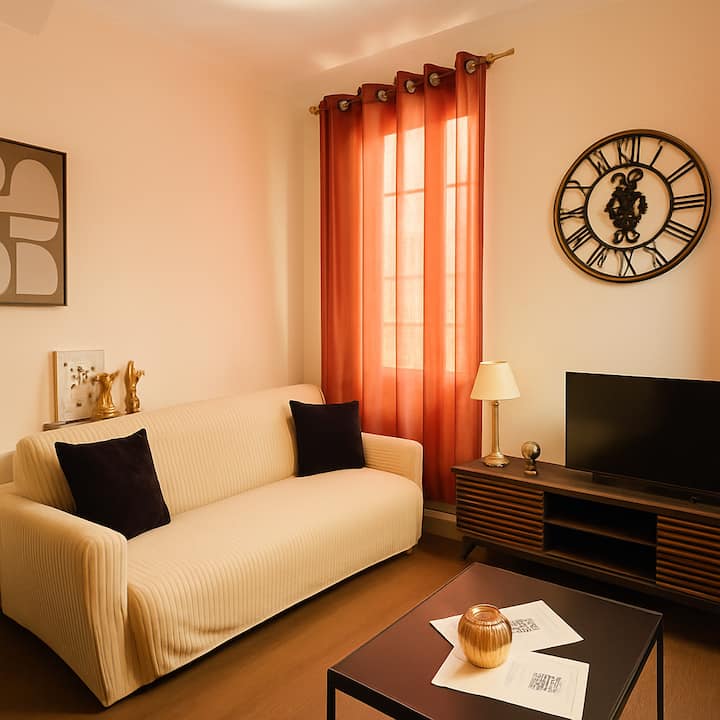 Spacious 3-bedroom Flat In Central Grasse - Grasse