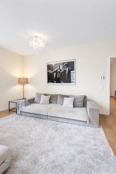 Popular Airbnb listing: Luxury Apartment at Ku’damm - 3Room in Tiergarten