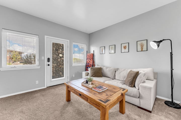 Lower Level Condo Overlooking Snake River Canyon - Twin Falls, ID