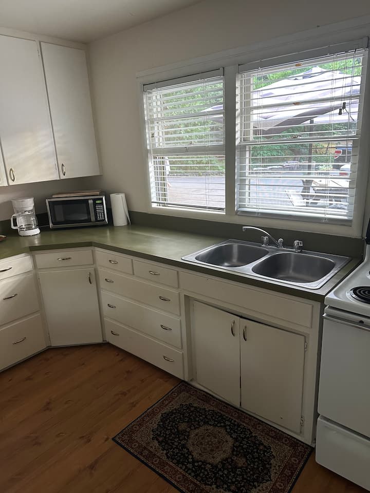 #3 Motel Del Rogue Family Suite (Sleeps Six) - Grants Pass, OR
