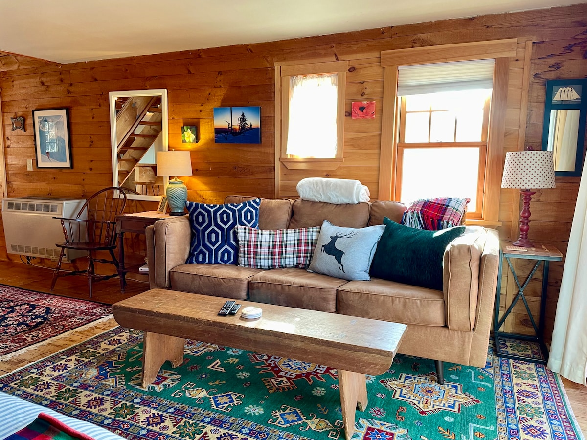 Top Airbnb: Cozy Vermont Loft/Mountain Views + Romantic Escape in Barre / Montpelier