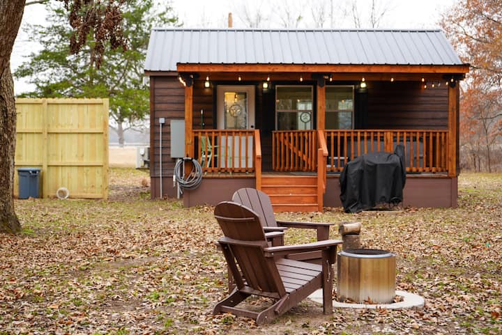 New! Private 4-acre Cabin W/ Hot Tub, King Bed - Lake Murray, OK