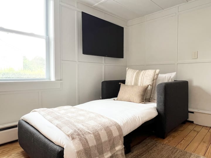 Hamptons Cottage, Sleeps 7 - Westhampton Beach, NY