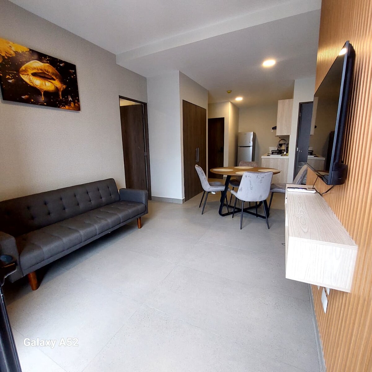 Photo inspiration: Fresh Look at A Complete Cozy And Centrally Located Apartment