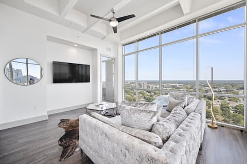 Top Airbnb: New Luxury Penthouse Krimson Towers Kingbed in Downtown
