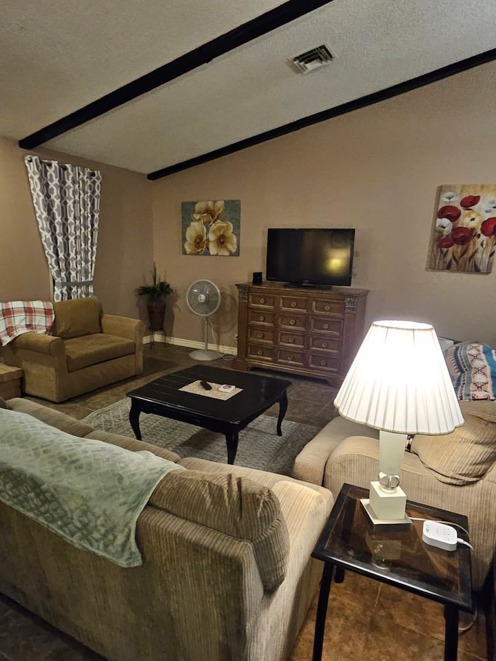 Studio Apartment Attached To House. - Las Vegas, NV