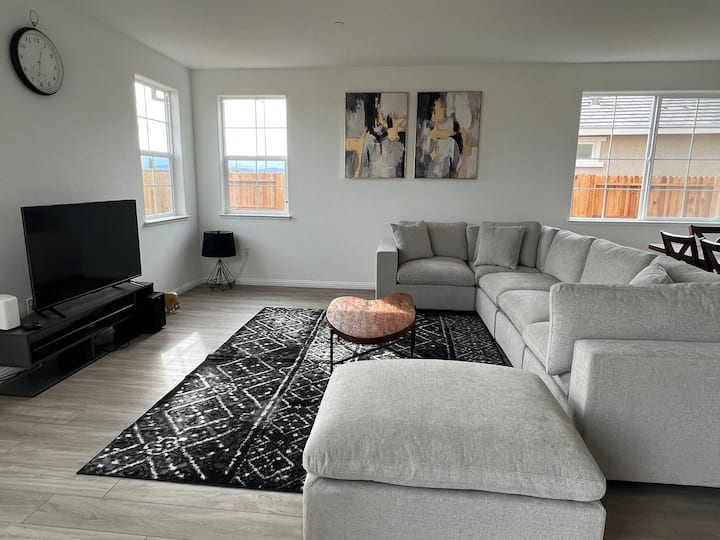 Luxury 4 Br Vacation Home - Manteca, CA