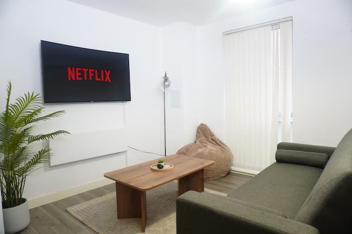 10% Off Midweek Stay | Pool • Parking • Free Wi-fi - Mánchester