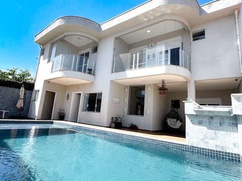 House 50 meters from the beach. 5 bedrooms/heated pool