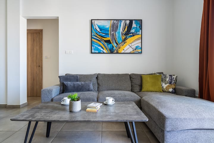 Hilltop 2-bedroom Apartment - Chipre