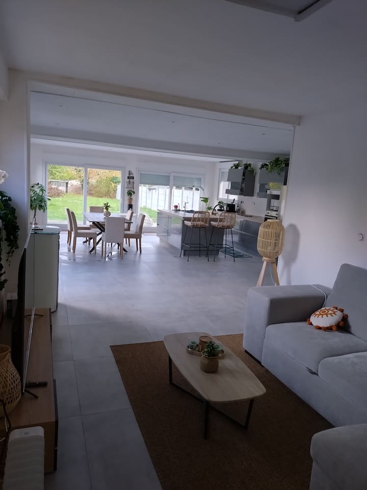 Sublime Maison Design Rénovée 5 Chambres - Petite-Forêt