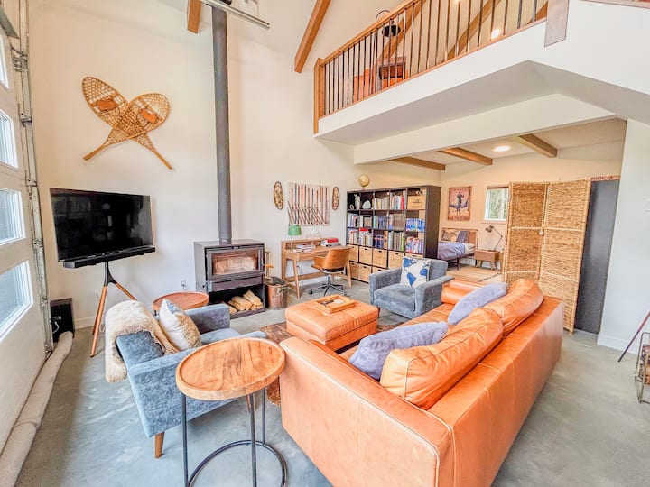 The Copper Bear Barn, 10-acre Mountain Retreat - Banff National Park