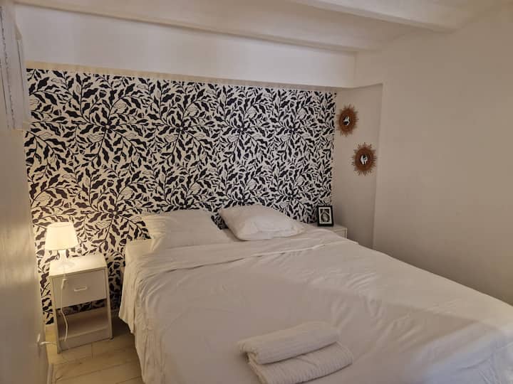 Charming Ground Floor Flat And Garden - Plan-de-Cuques