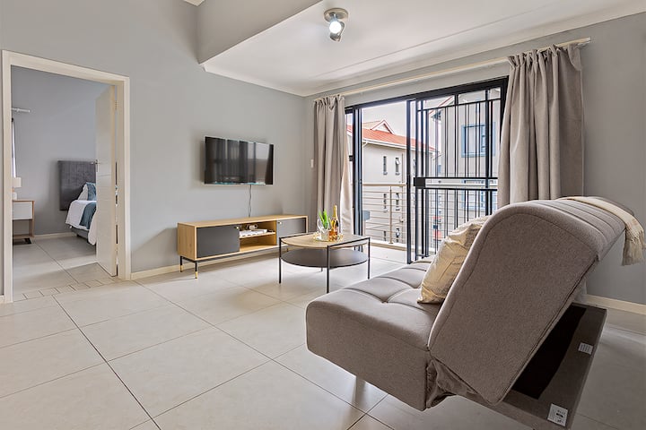 Stylish Modderfontein 1br Close To Greenstone - Edenvale