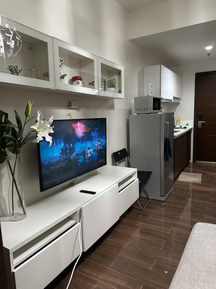 D-munlight |Modern Contemporary| Air Residences 28 - Makati