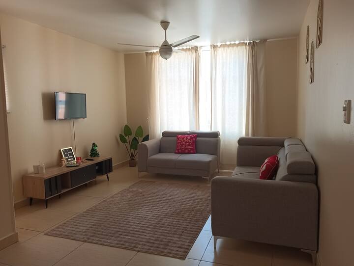 Stylish 2br Stay|walk To Beach, Suncoast &Wi-fi - Durban