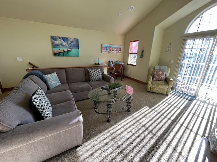 In The Heart Of The City! 2 Mins To Everything! - Lincoln City, OR