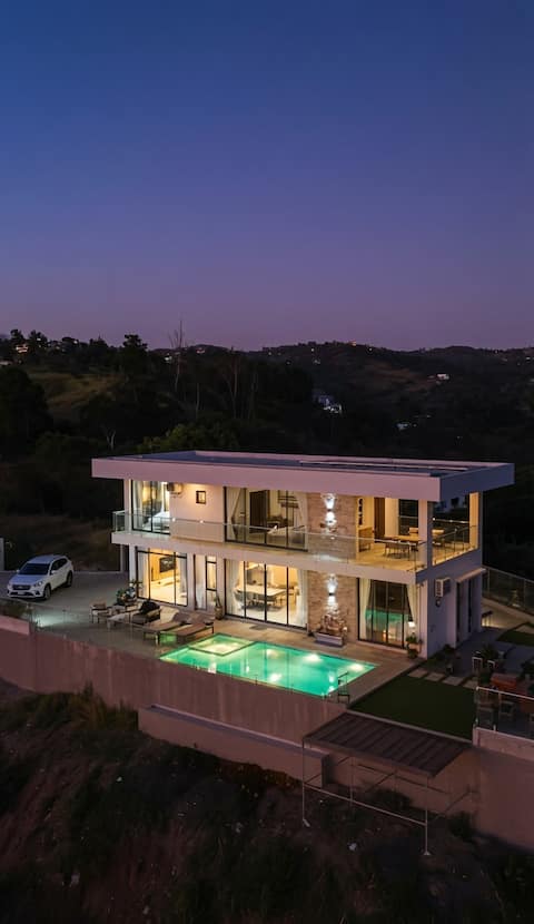 360° Hilltop Paradise: Sunrise to Sunset Views