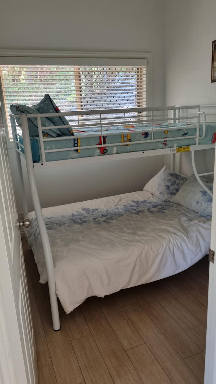 Втора спална соба со кревет на спрат за 3 лица 