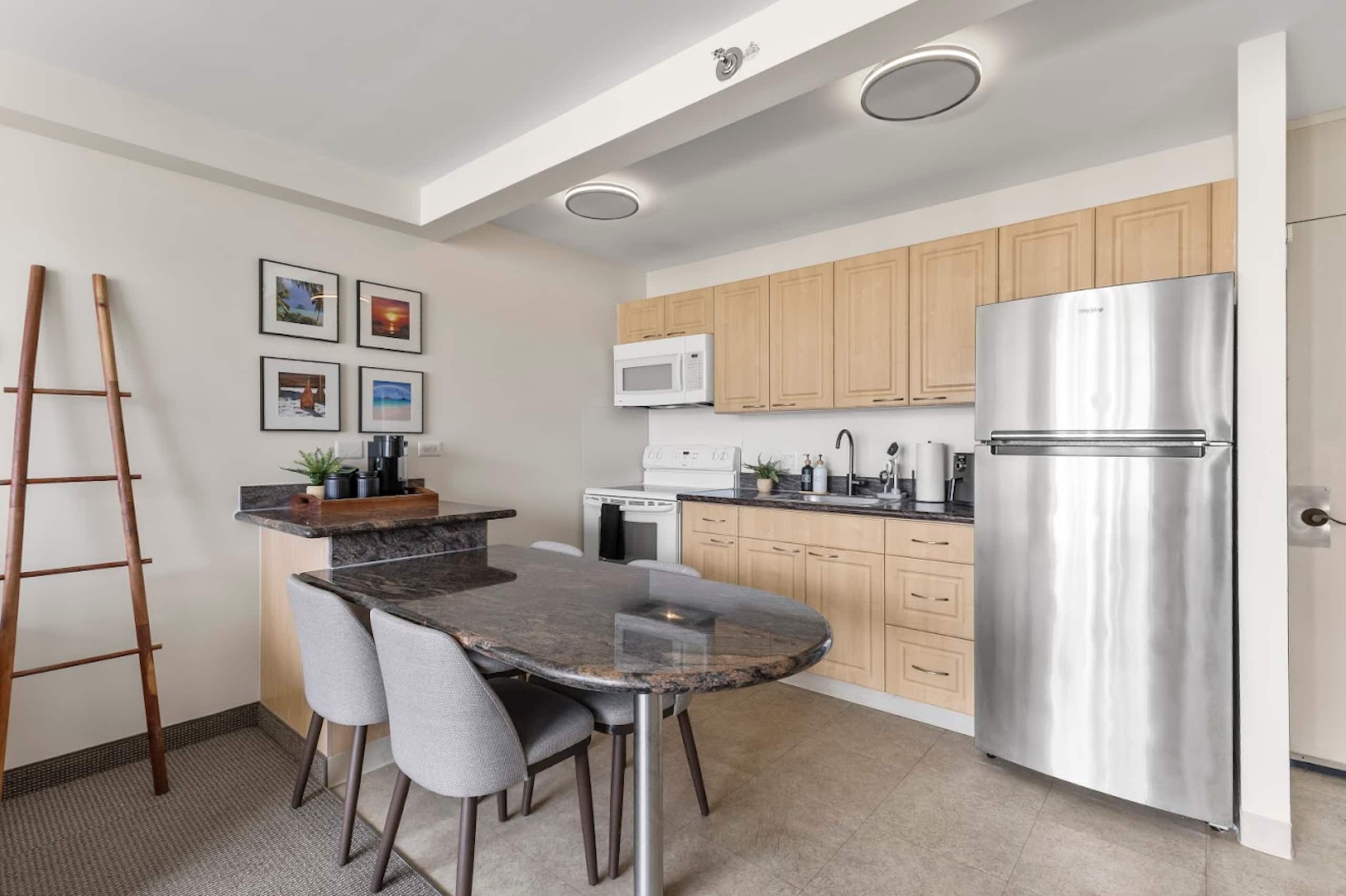 16FL-Beautiful Waikiki 1BR w/ Parking Near Beach~ - Image 12